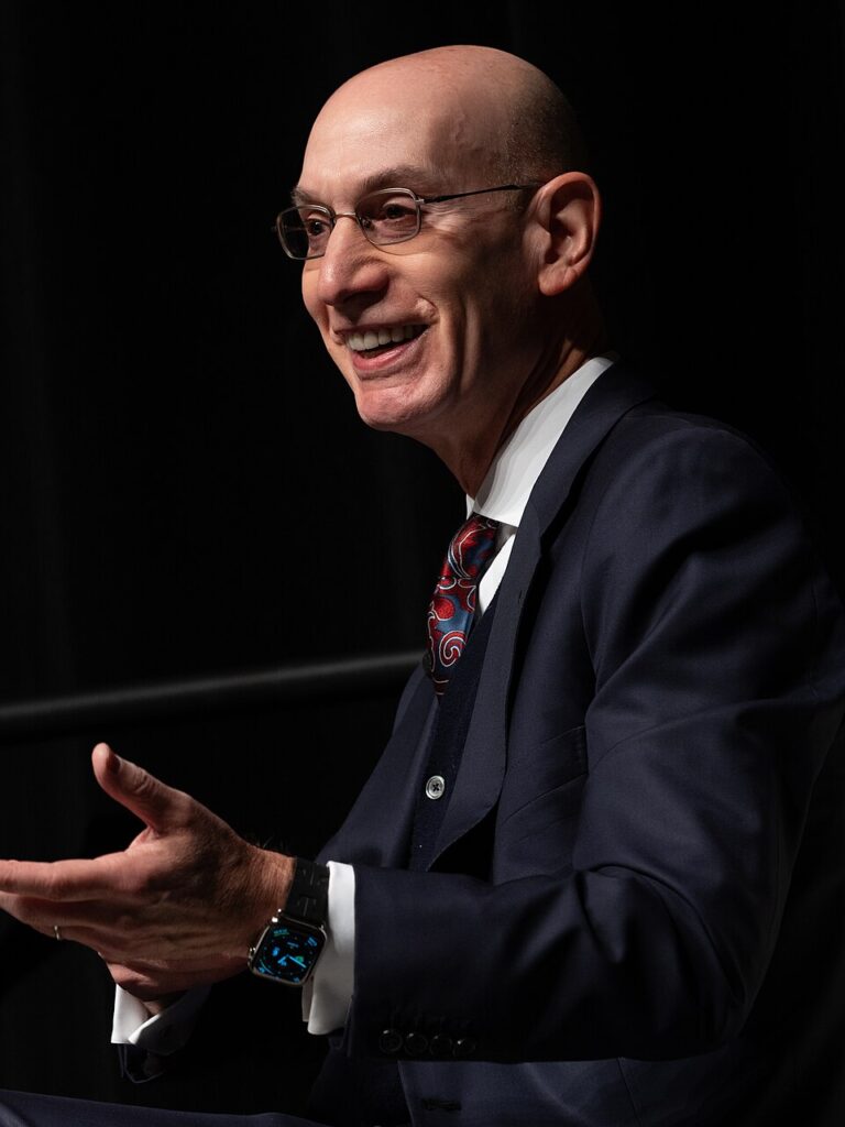 Adam Silver durante un acto del All-Star de 2024. Foto de archivo de Stefan Welsh / Governor Eric Holcomb; no corresponde a la reunión descrita.