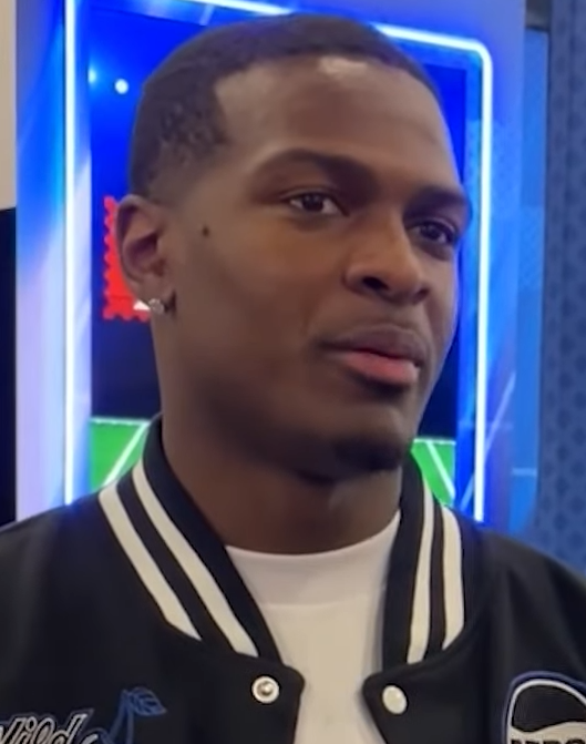 De'Von Achane en imagen de archivo de 2024; foto: FanDuel, CC BY 3.0