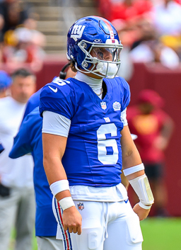 Jaxson Dart con los New York Giants durante un partido de 2025; fotografía de archivo de Joe Glorioso, All-Pro Reels.