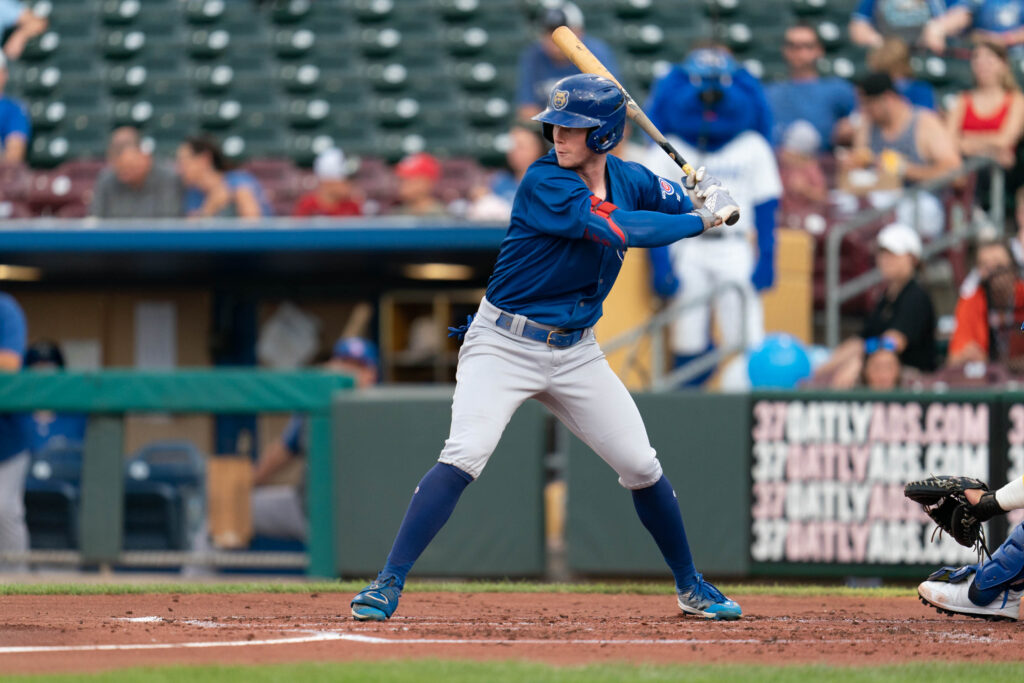 Pete Crow-Armstrong con el uniforme de Iowa Cubs durante un partido de 2023
