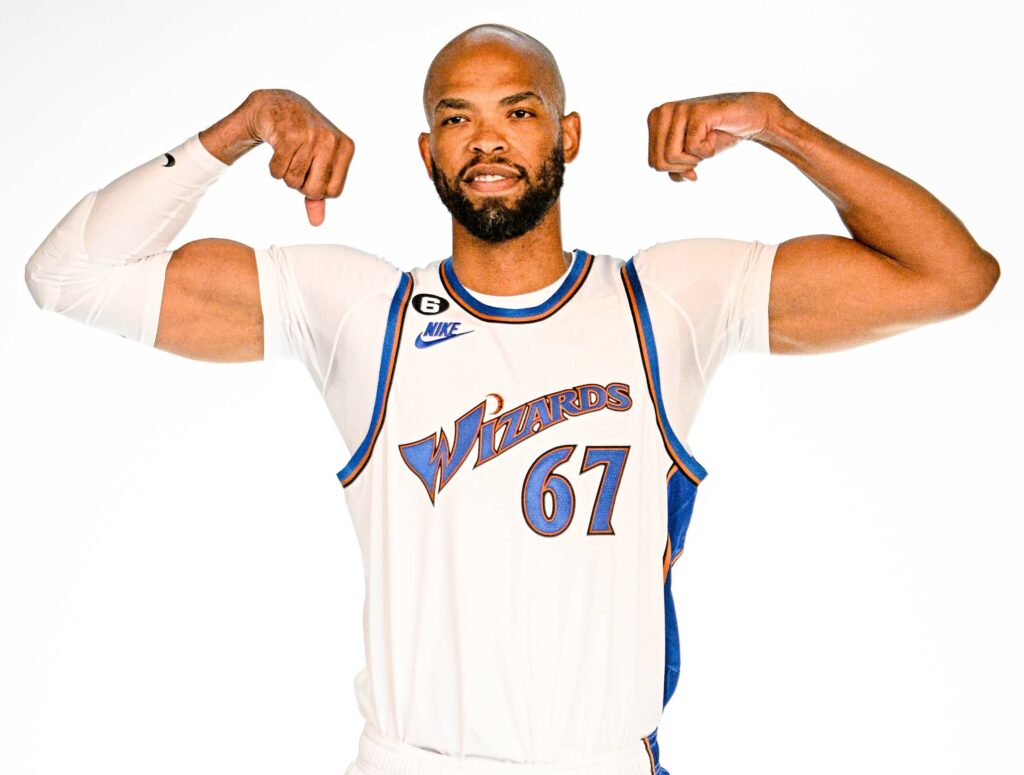 Taj Gibson durante el día de medios de Washington en 2022; fotografía de archivo de All-Pro Reels.